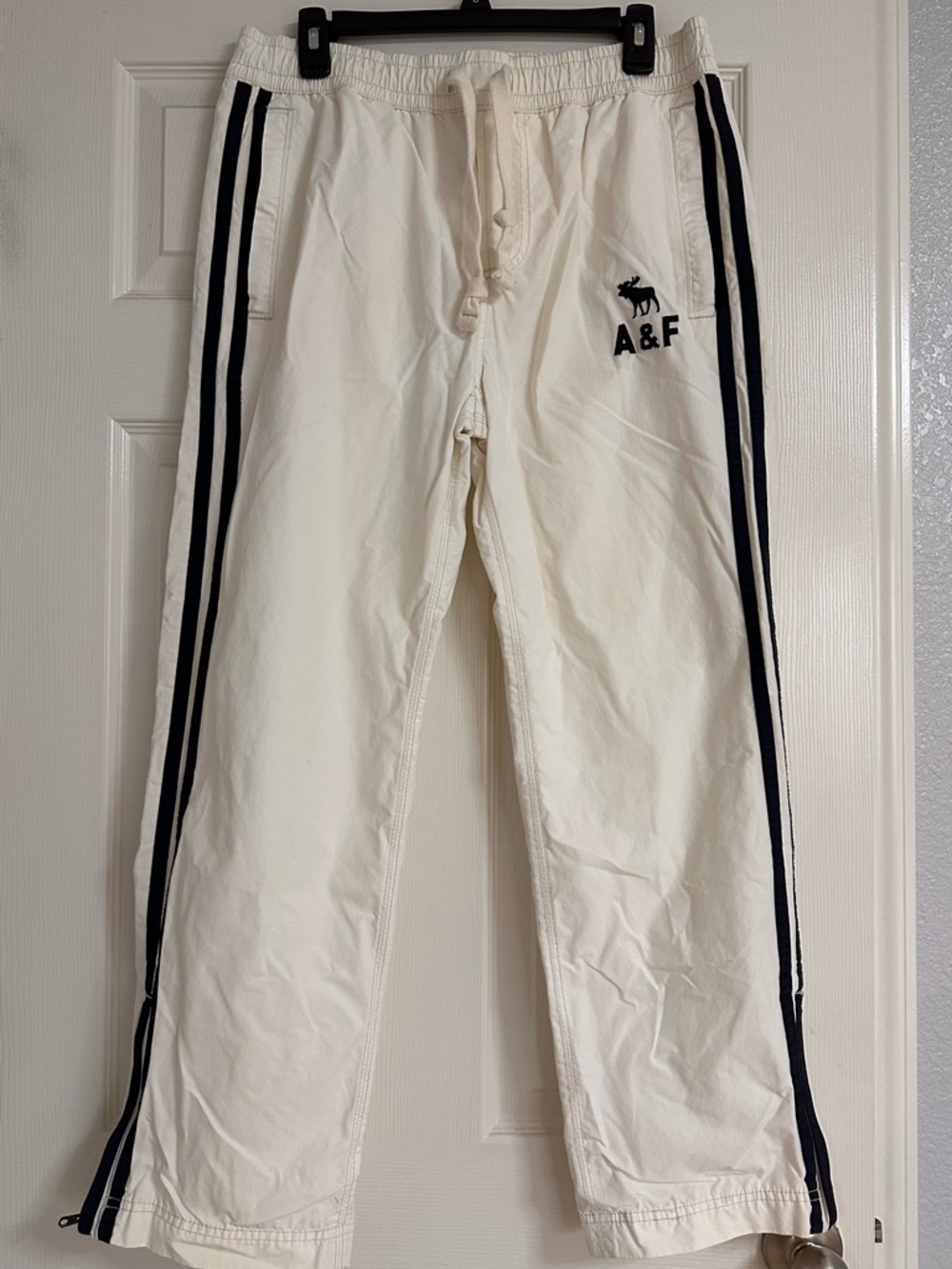 Abercrombie & Fitch Mens Cream White Joggers with Navy Side Stripes